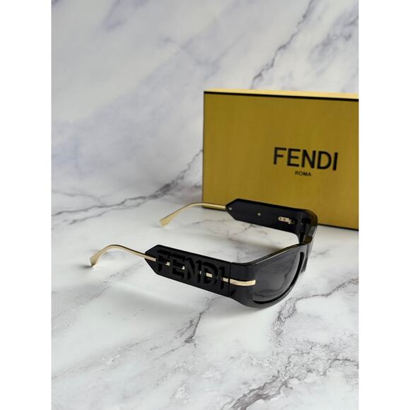 SALE! NEW Fendi FE40120I Fendigraphy Black Shield Sunglasses main image 4